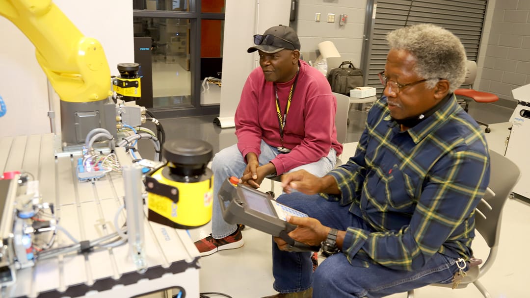 Corps employees learn about robotics at Vicksburg Campus